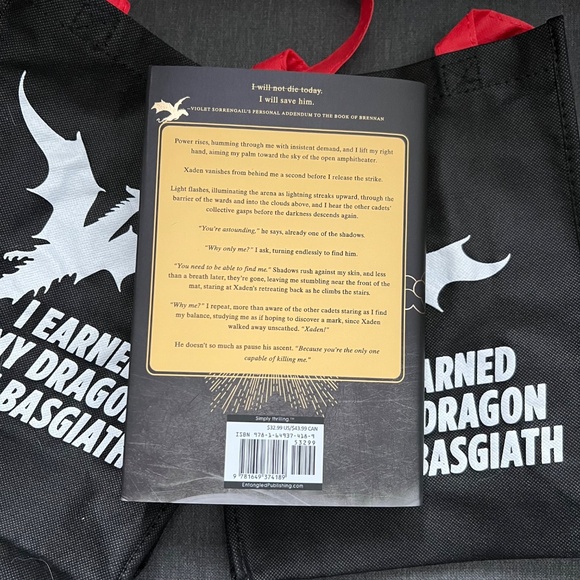 *NEW* Onyx Storm Deluxe Edition SIGNED Rebecca Yarros - Picture 4 of 4